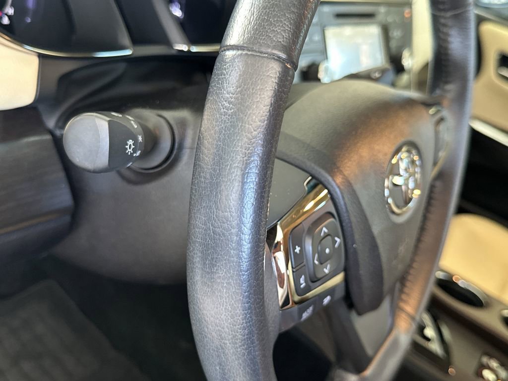 Used 2018 Toyota Avalon XLE Premium image 19