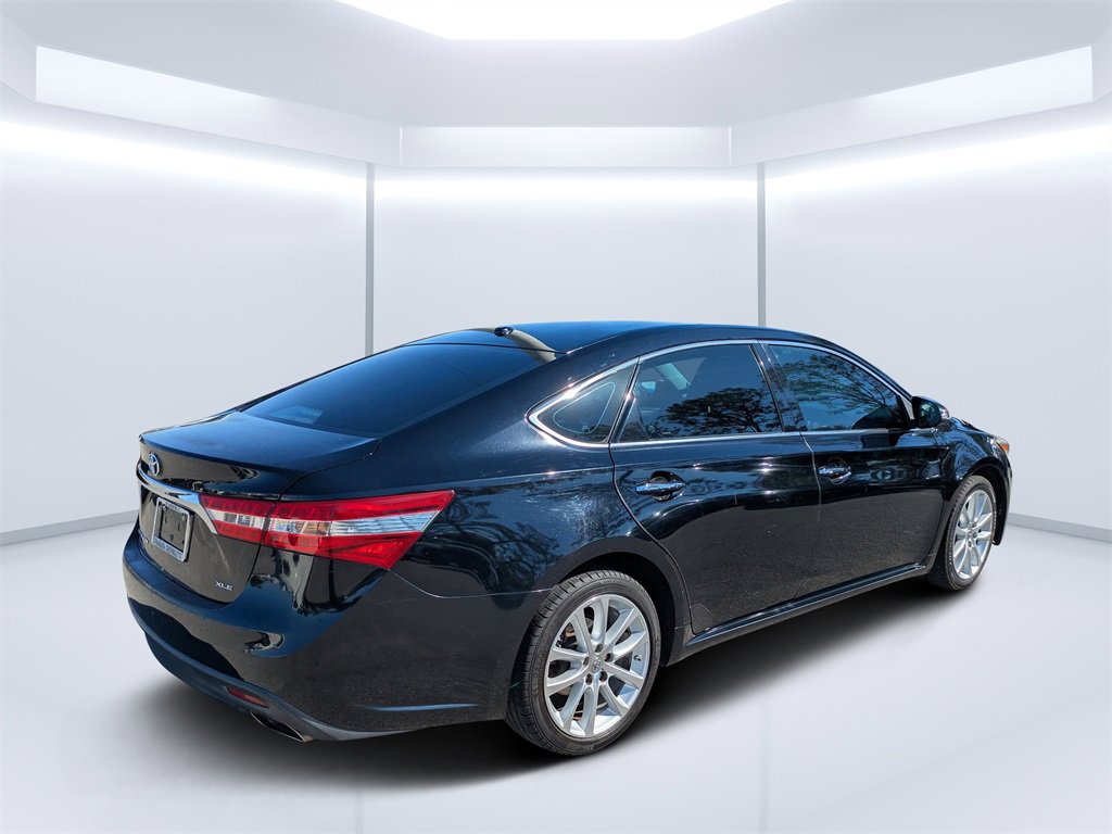 Used 2013 Toyota Avalon XLE image 3