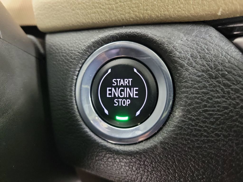 Certified 2024 Cadillac XT4 Luxury w/ Cold Weather Package FWD image 31