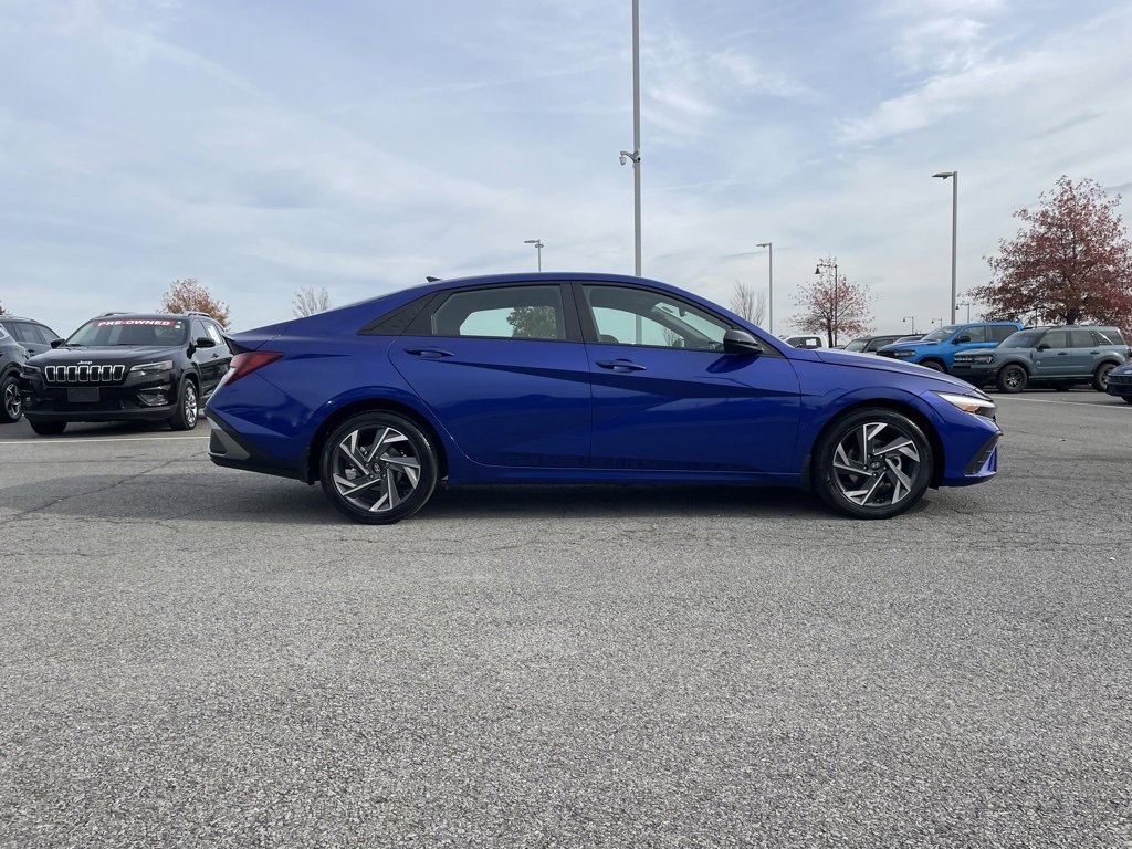 Used 2025 Hyundai Elantra Sport image 8