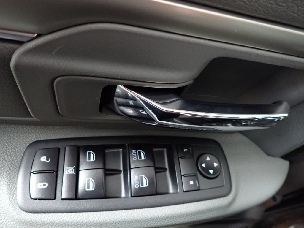 Used 2019 RAM 1500 Classic SLT w/ Protection Group AWD/4WD image 18