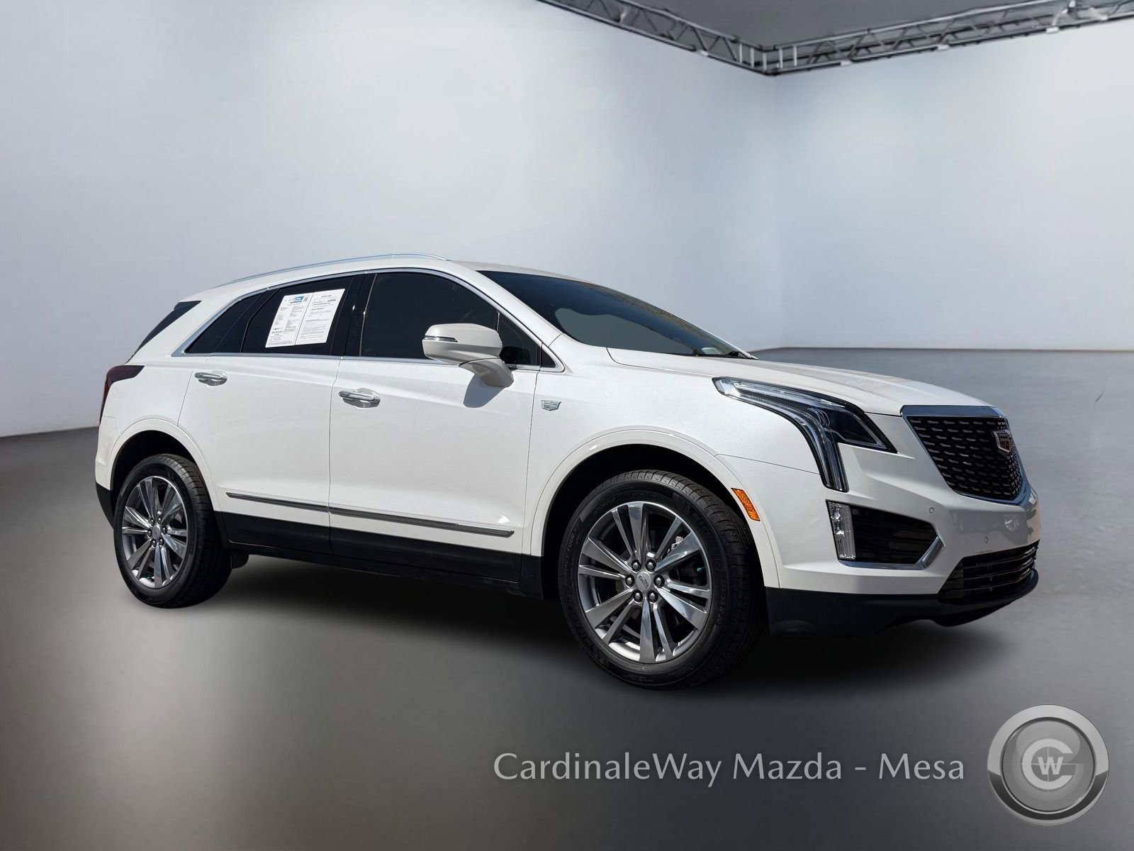 Used 2025 Cadillac XT5 Premium Luxury image 2
