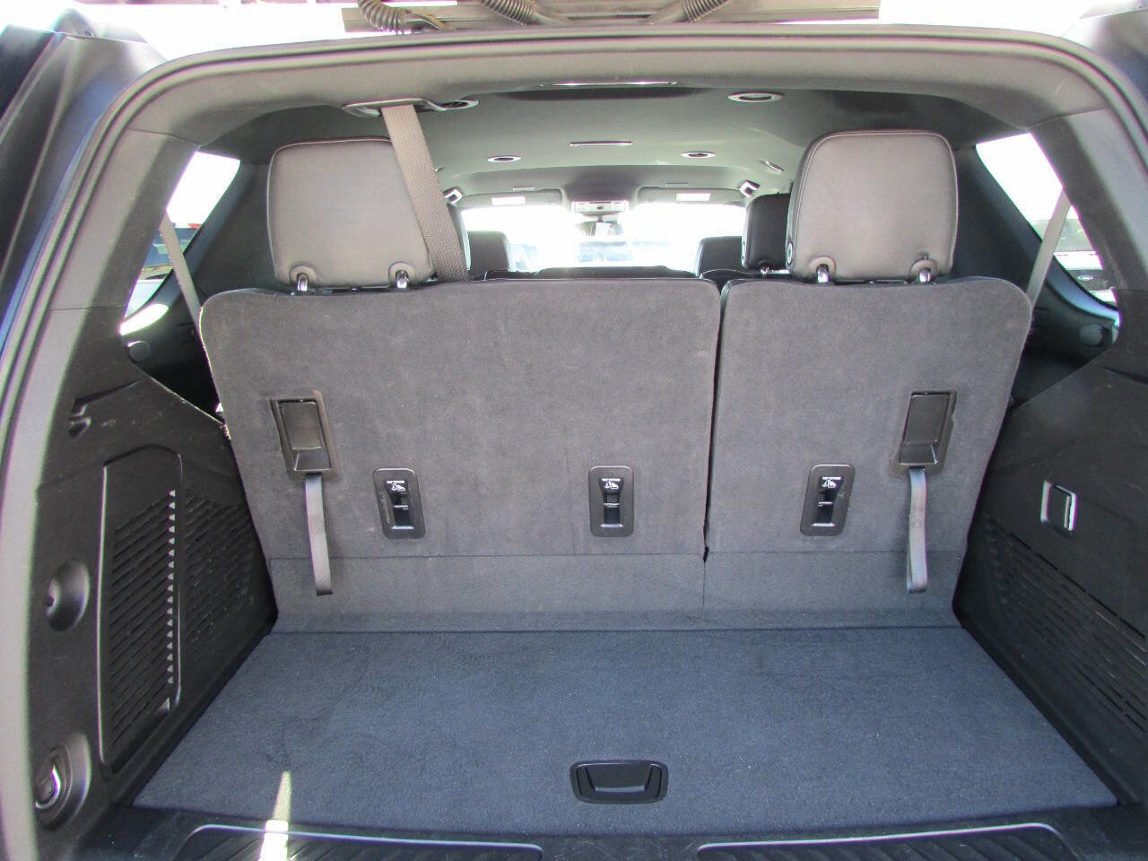 Used 2025 Chevrolet Tahoe LT image 32