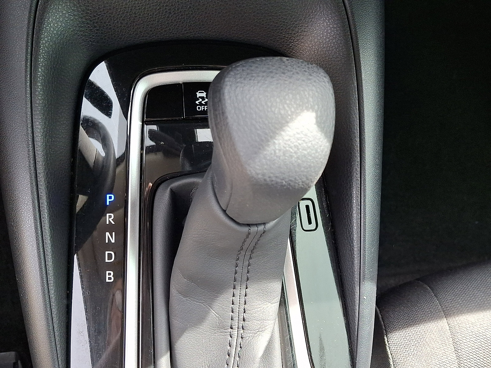 Used 2021 Toyota Corolla LE w/ LE Convenience Package FWD image 14