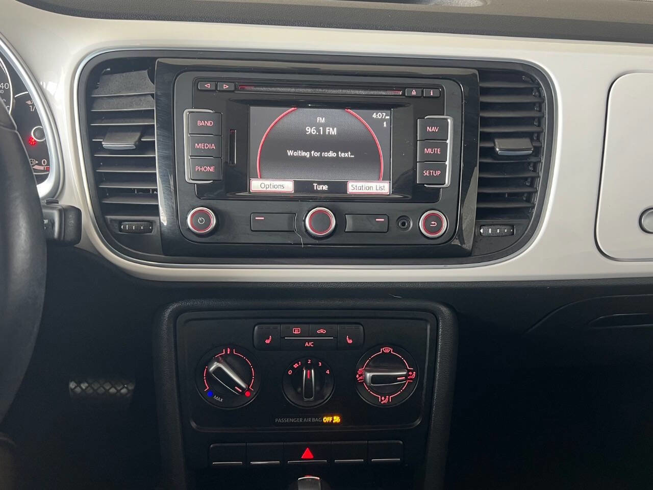 Used 2013 Volkswagen Beetle 2.5 image 22