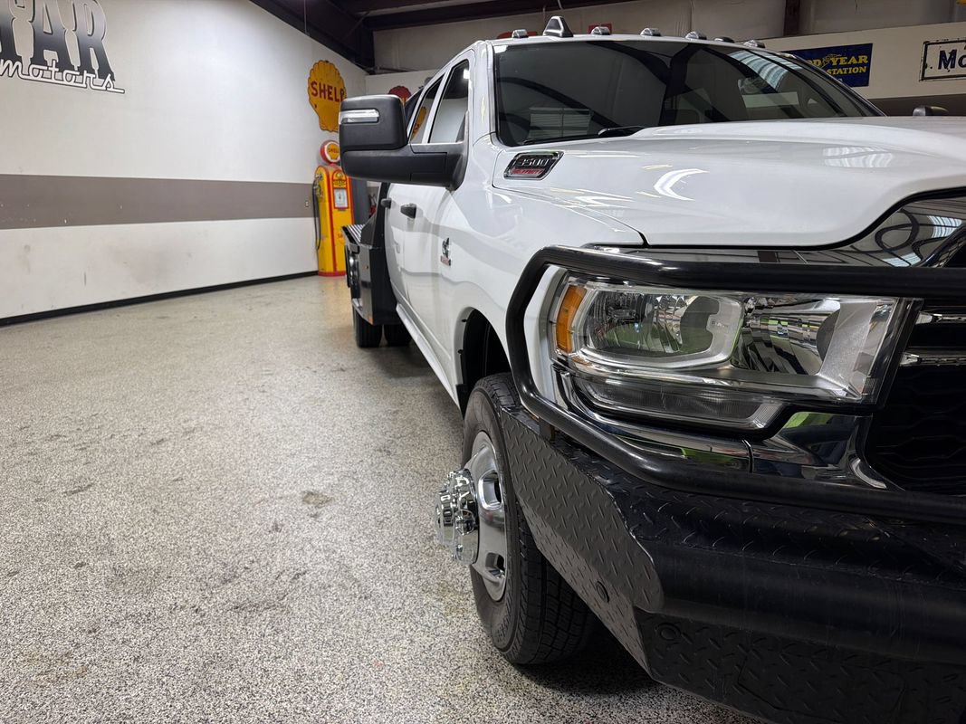 Used 2024 RAM 3500 Tradesman w/ Chrome Appearance Group AWD/4WD image 14
