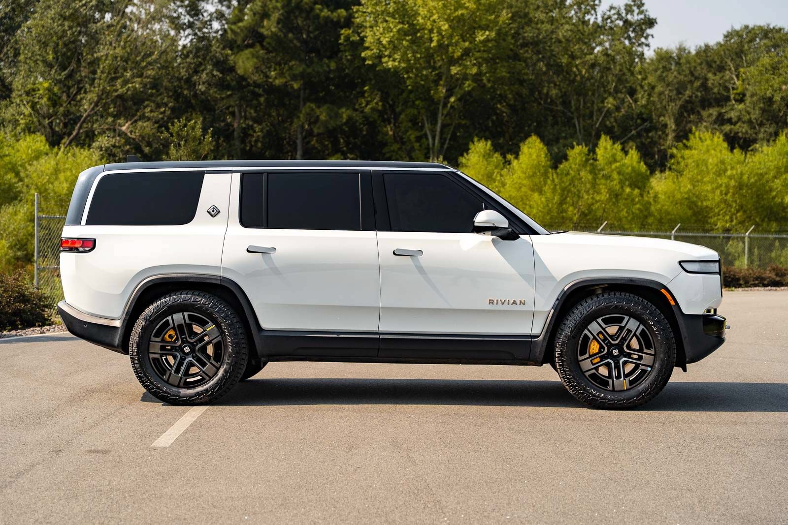 Used 2023 Rivian R1S Adventure AWD/4WD image 9