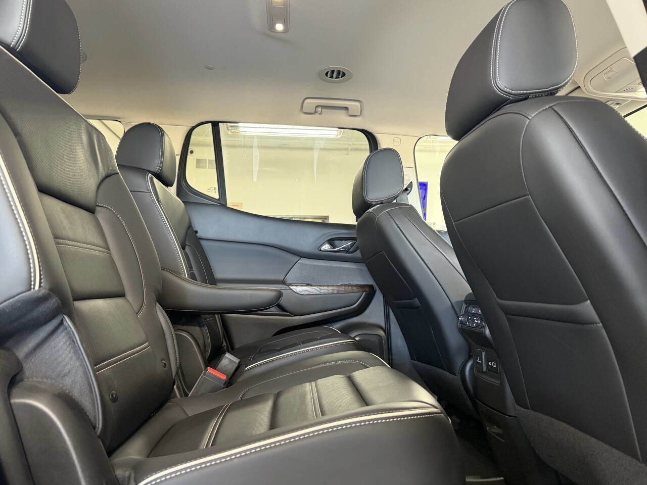 Used 2022 GMC Acadia Denali w/ Trailering Package image 17