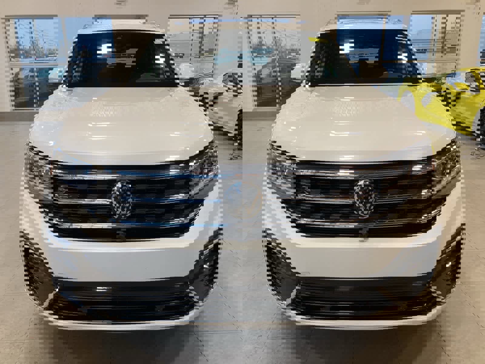 Used 2023 Volkswagen Atlas Cross Sport SEL Premium R-Line image 2