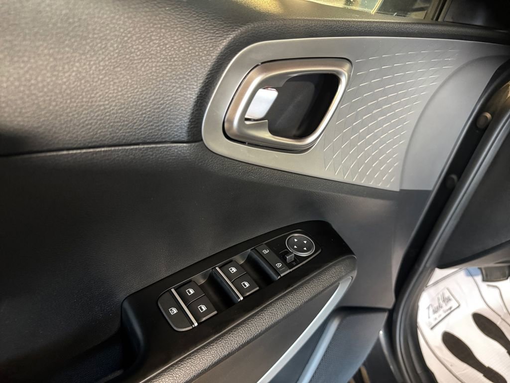 Certified 2023 Kia Soul S FWD image 14