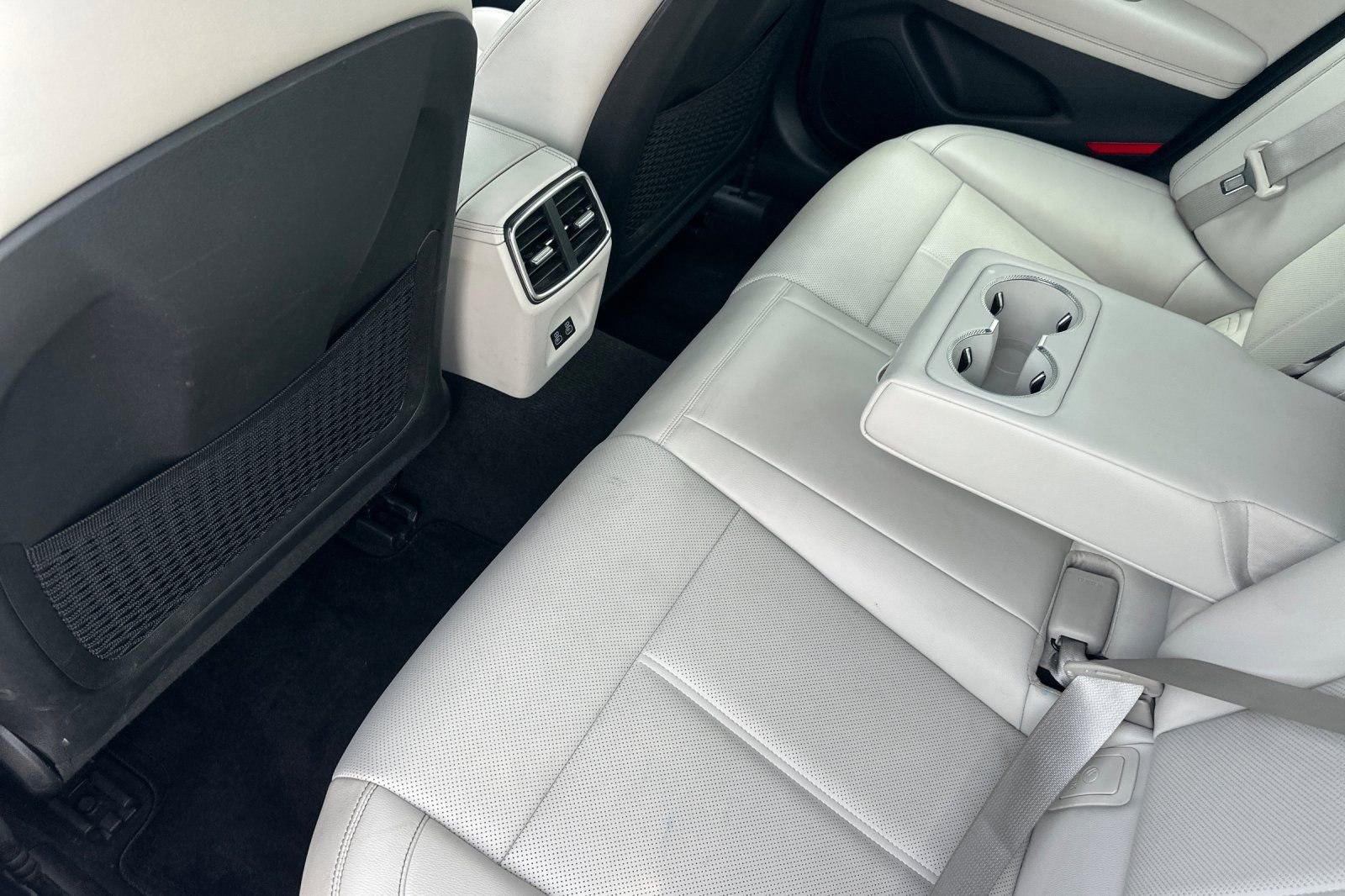 Used 2025 Genesis G70 2.5T image 14