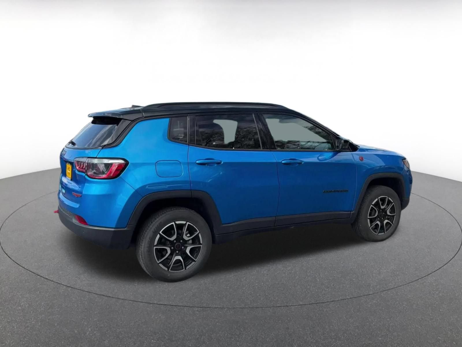 Used 2025 Jeep Compass Trailhawk AWD/4WD image 15