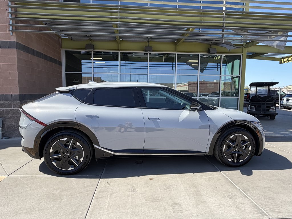 Used 2025 Kia EV6 Wind image 9