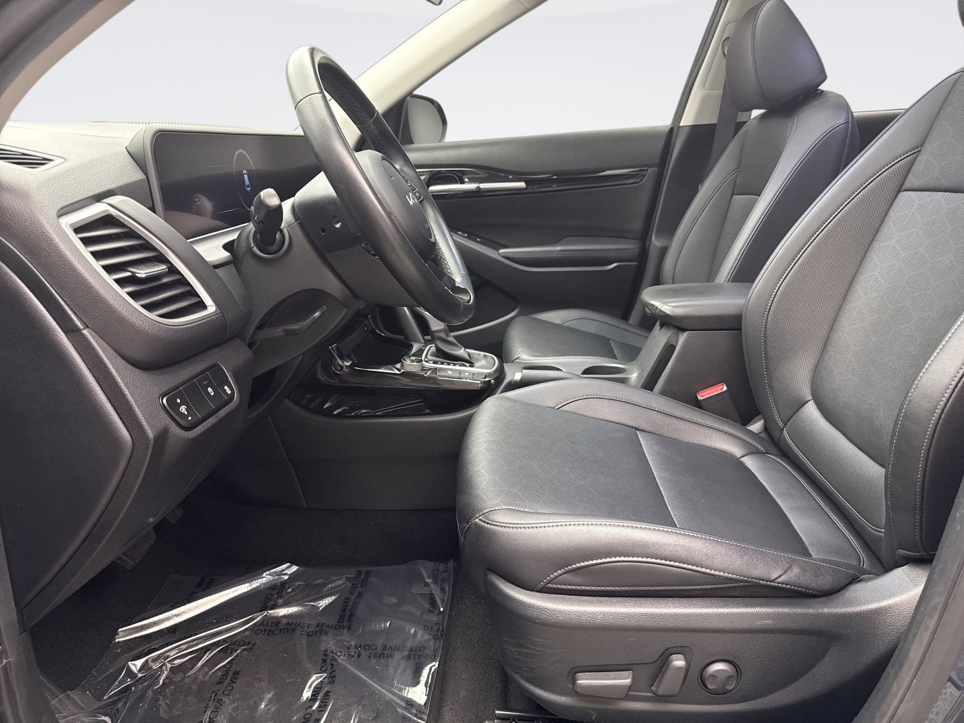 Used 2024 Kia Seltos EX AWD/4WD image 11