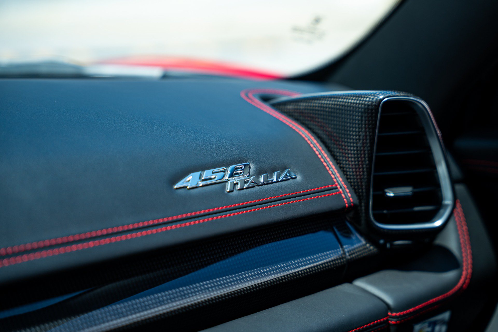 Used 2014 Ferrari 458 Italia Coupe RWD image 33
