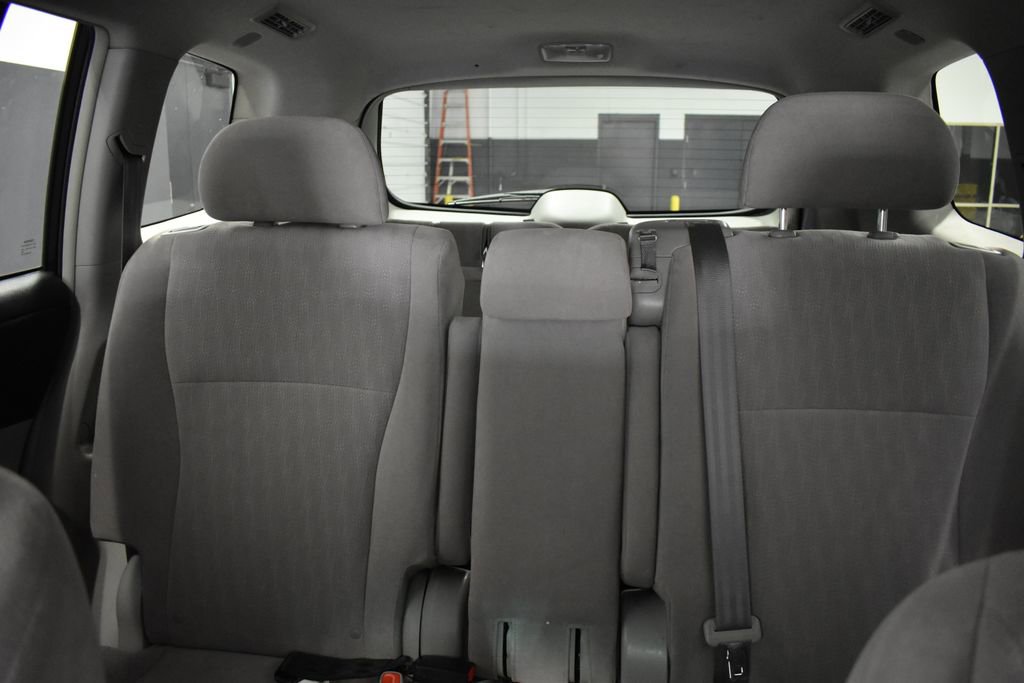 Used 2012 Toyota Highlander FWD w/ Cold Weather Pkg image 23