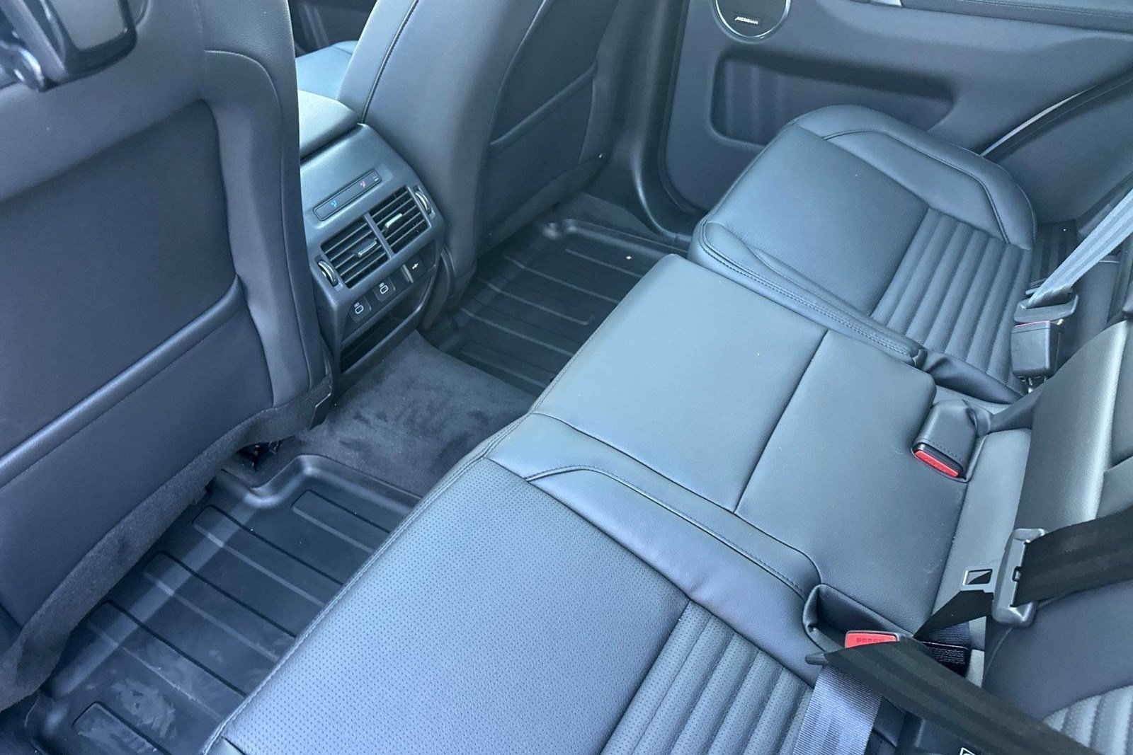 New 2025 Land Rover Discovery Sport S AWD/4WD image 26