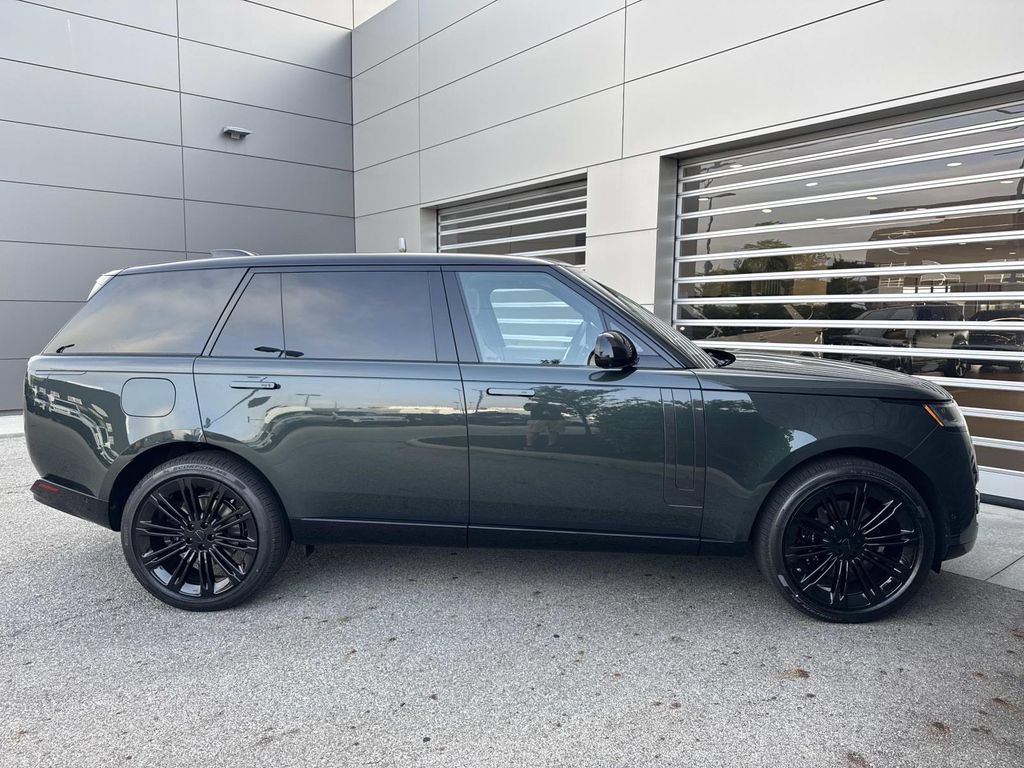 New 2026 Land Rover Range Rover Long Wheelbase SE AWD/4WD image 9