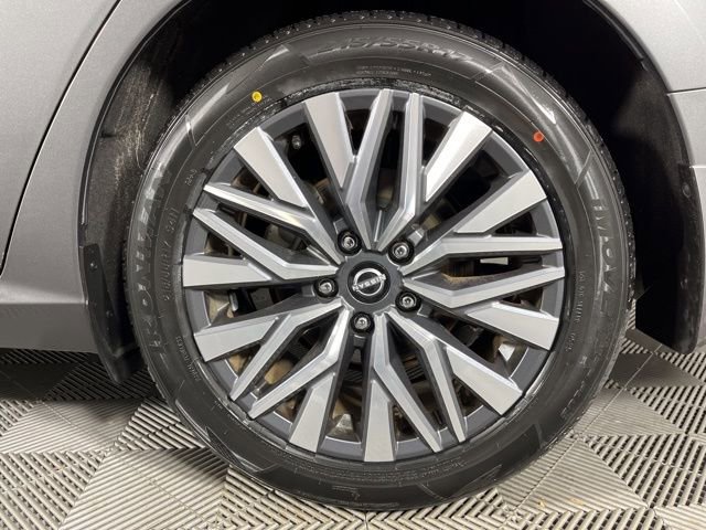 Used 2024 Nissan Altima 2.5 SV image 14