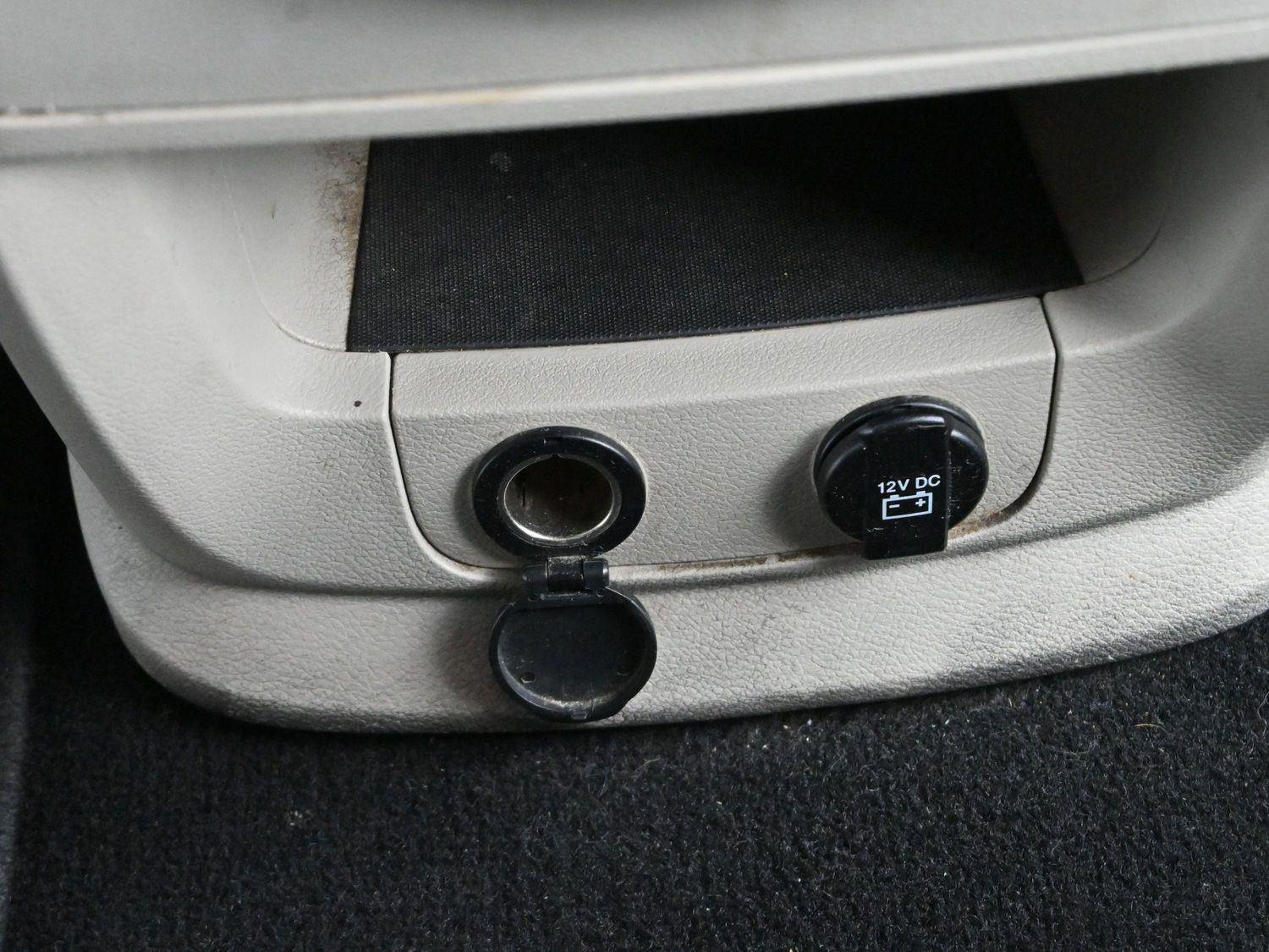 Used 2018 Dodge Grand Caravan SE w/ UConnect Hands-Free Group image 23