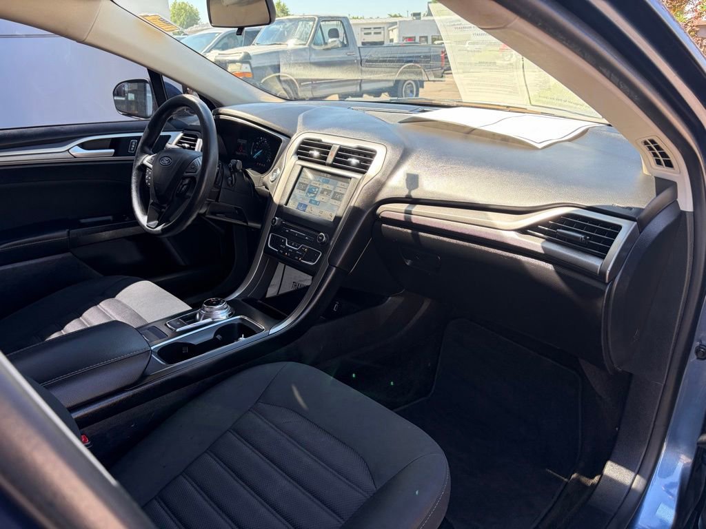 Used 2018 Ford Fusion SE w/ Fusion SE Technology Package FWD image 22