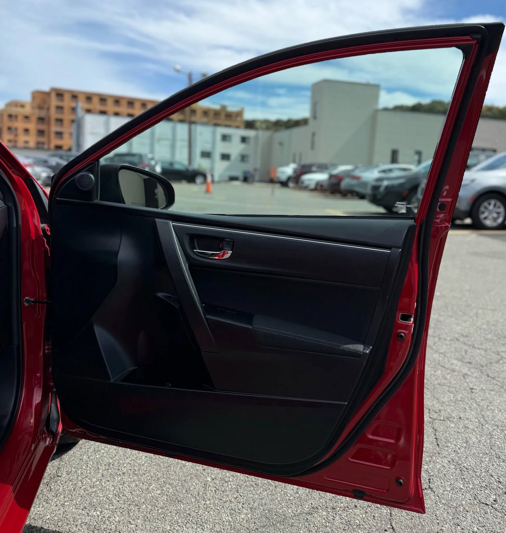 Used 2018 Toyota Corolla LE image 26