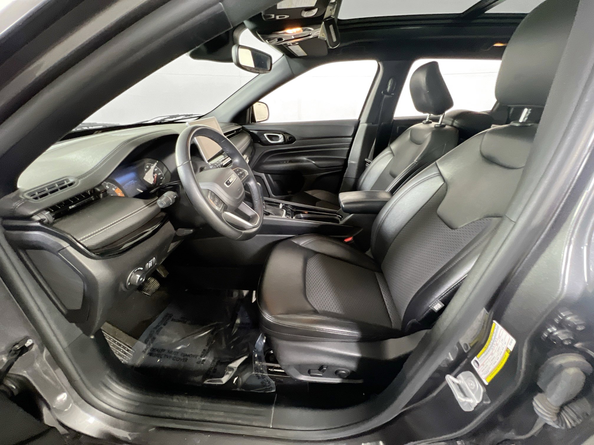 Used 2022 Jeep Compass Altitude w/ Sun and Sound Group image 19