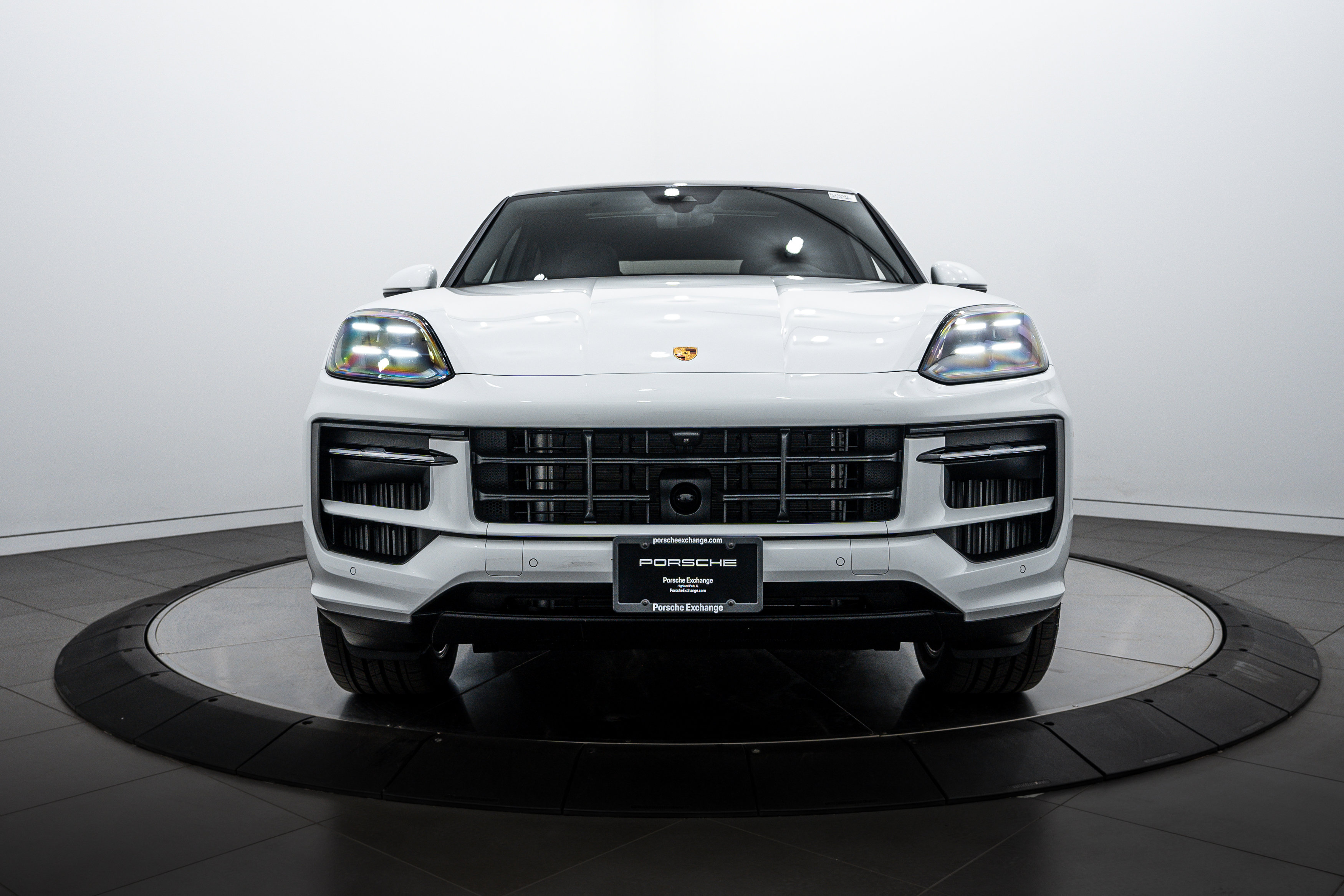 Certified 2025 Porsche Cayenne Coupe image 10