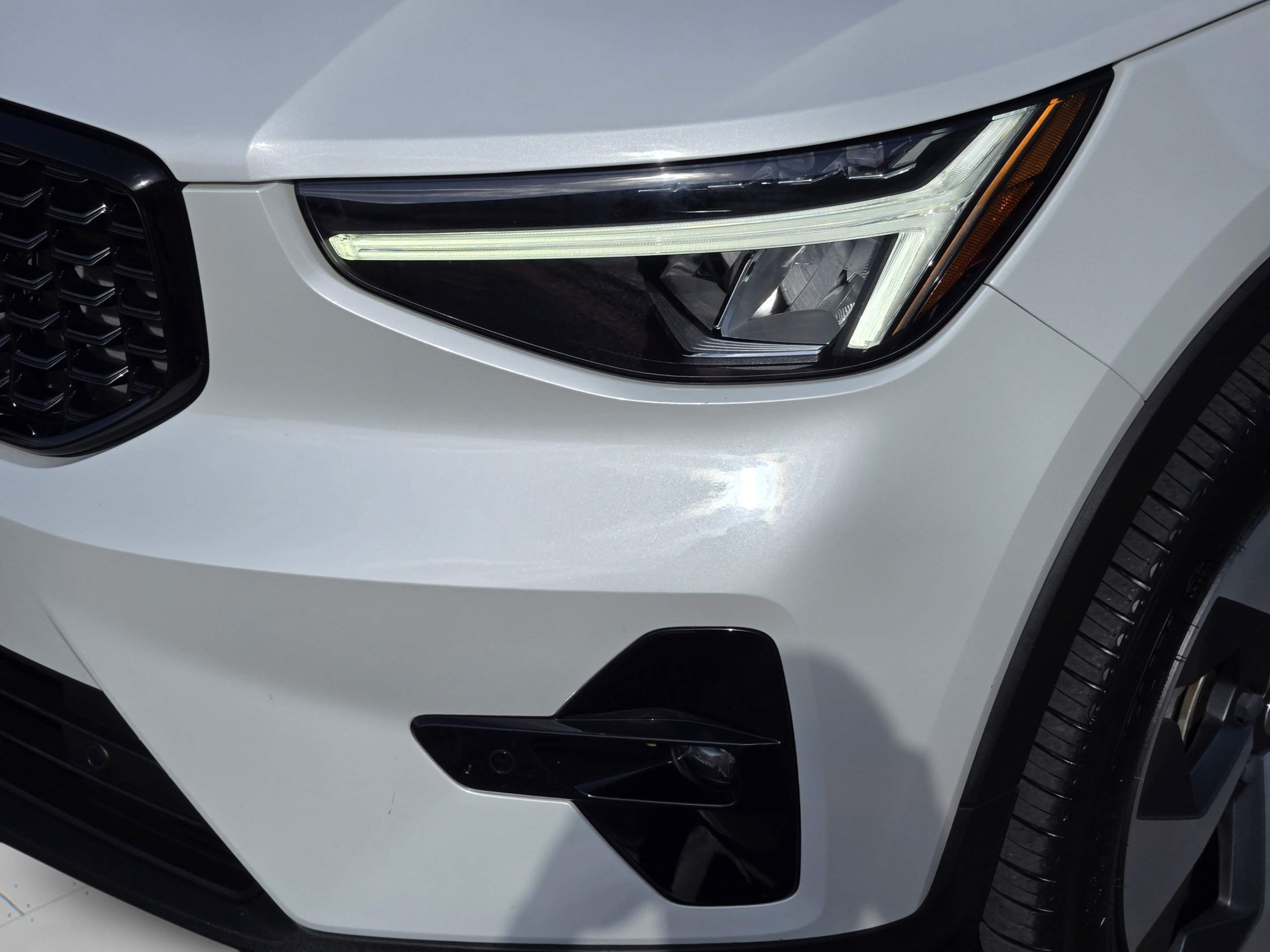 Used 2023 Volvo XC40 B4 Plus w/ Protection Package Premier FWD image 36