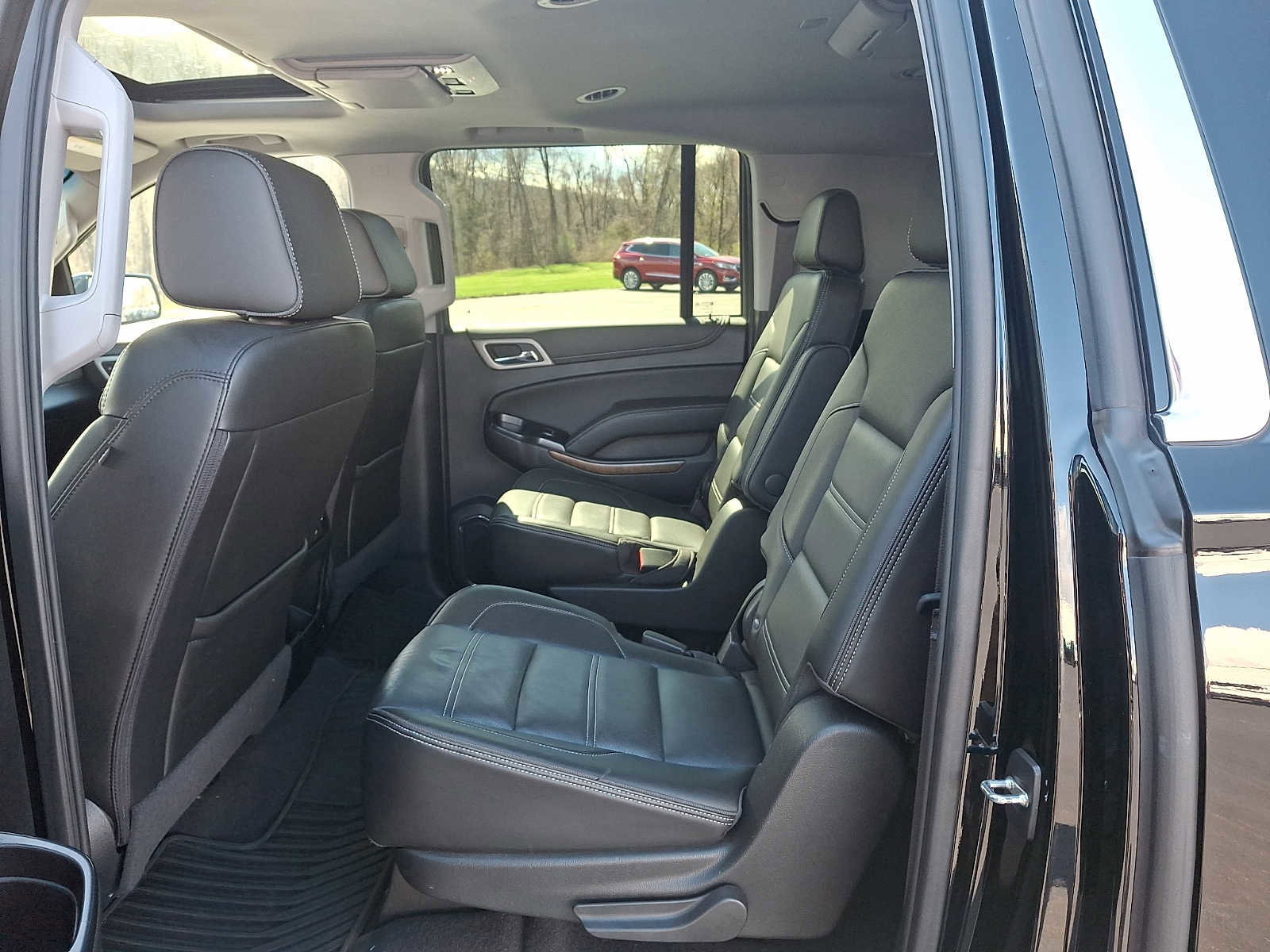 Used 2020 GMC Yukon XL Denali w/ Denali Premium Package image 10