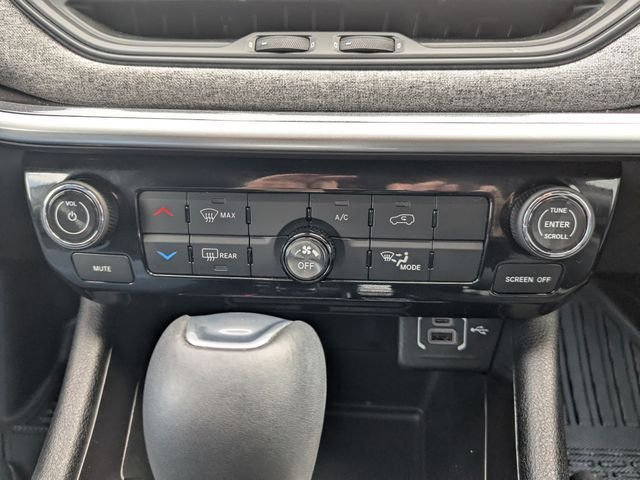 Used 2024 Jeep Compass Latitude AWD/4WD image 3