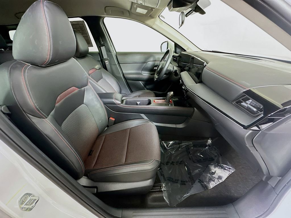 Used 2025 Nissan Kicks SR image 12