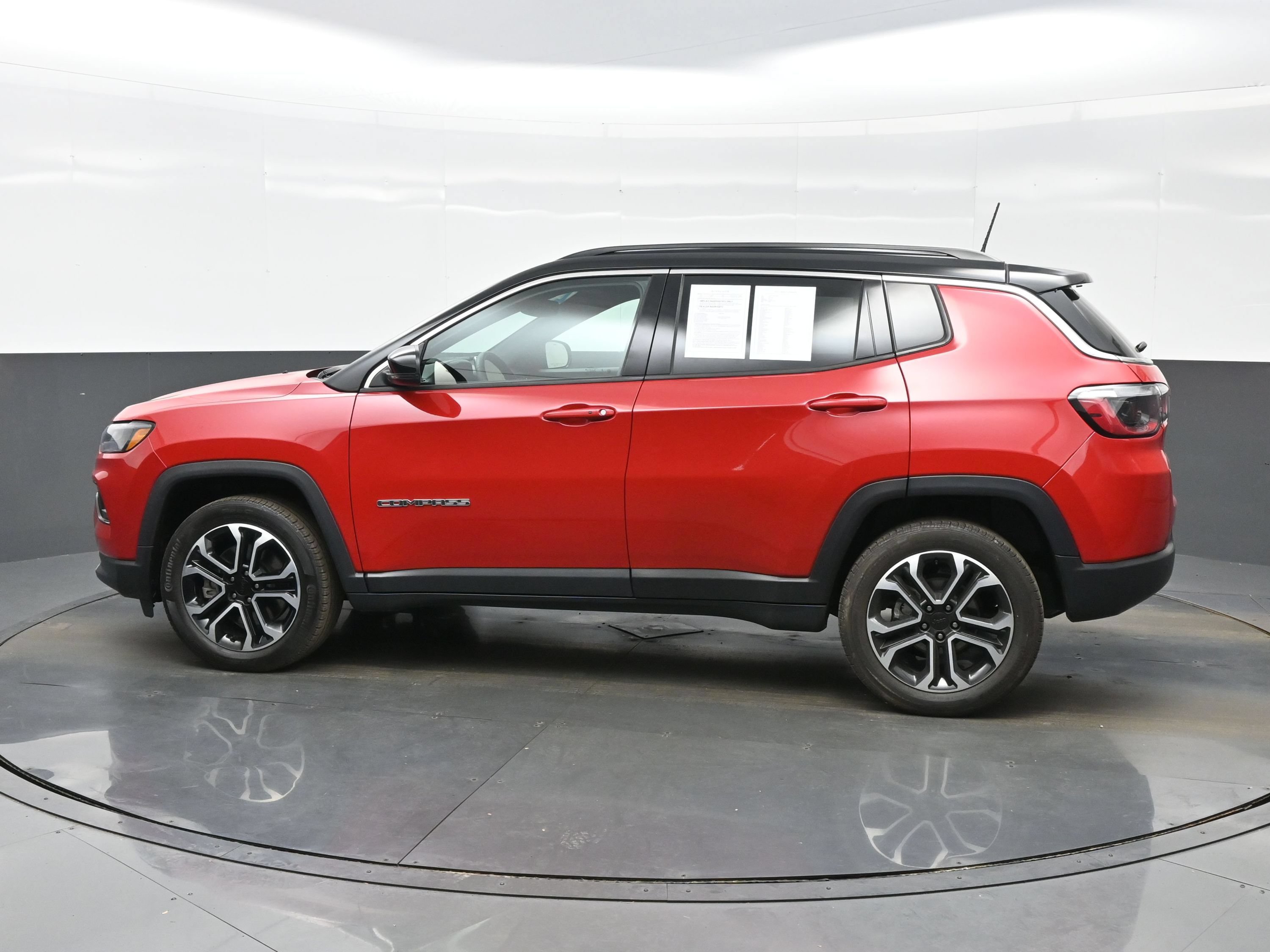 Used 2023 Jeep Compass Limited AWD/4WD image 4