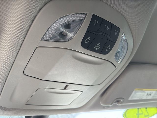 Used 2024 Chrysler Pacifica Limited FWD image 40