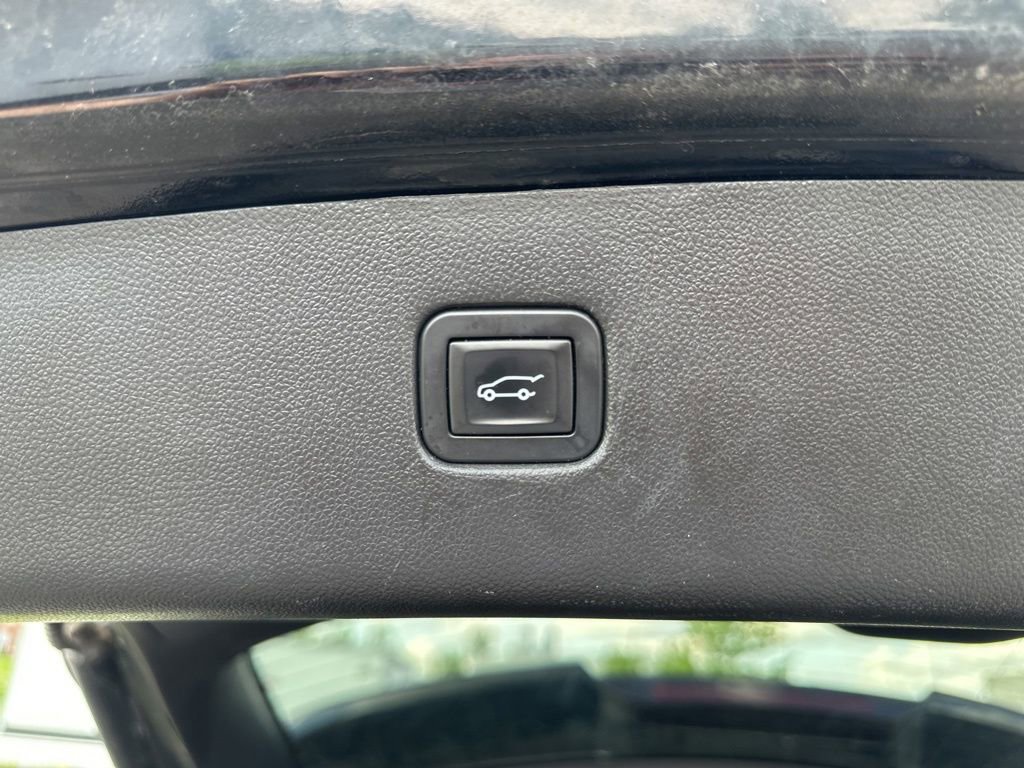 Used 2019 Chevrolet Blazer LT w/ Sun and Wheels Package FWD image 11