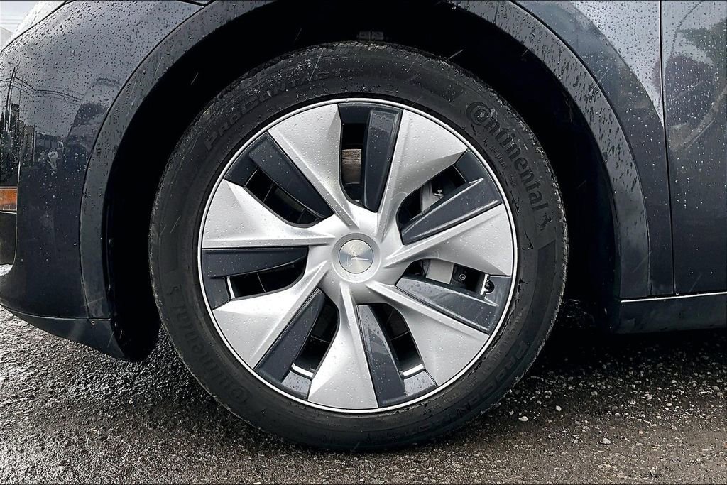 Used 2024 Tesla Model Y Long Range AWD/4WD image 11
