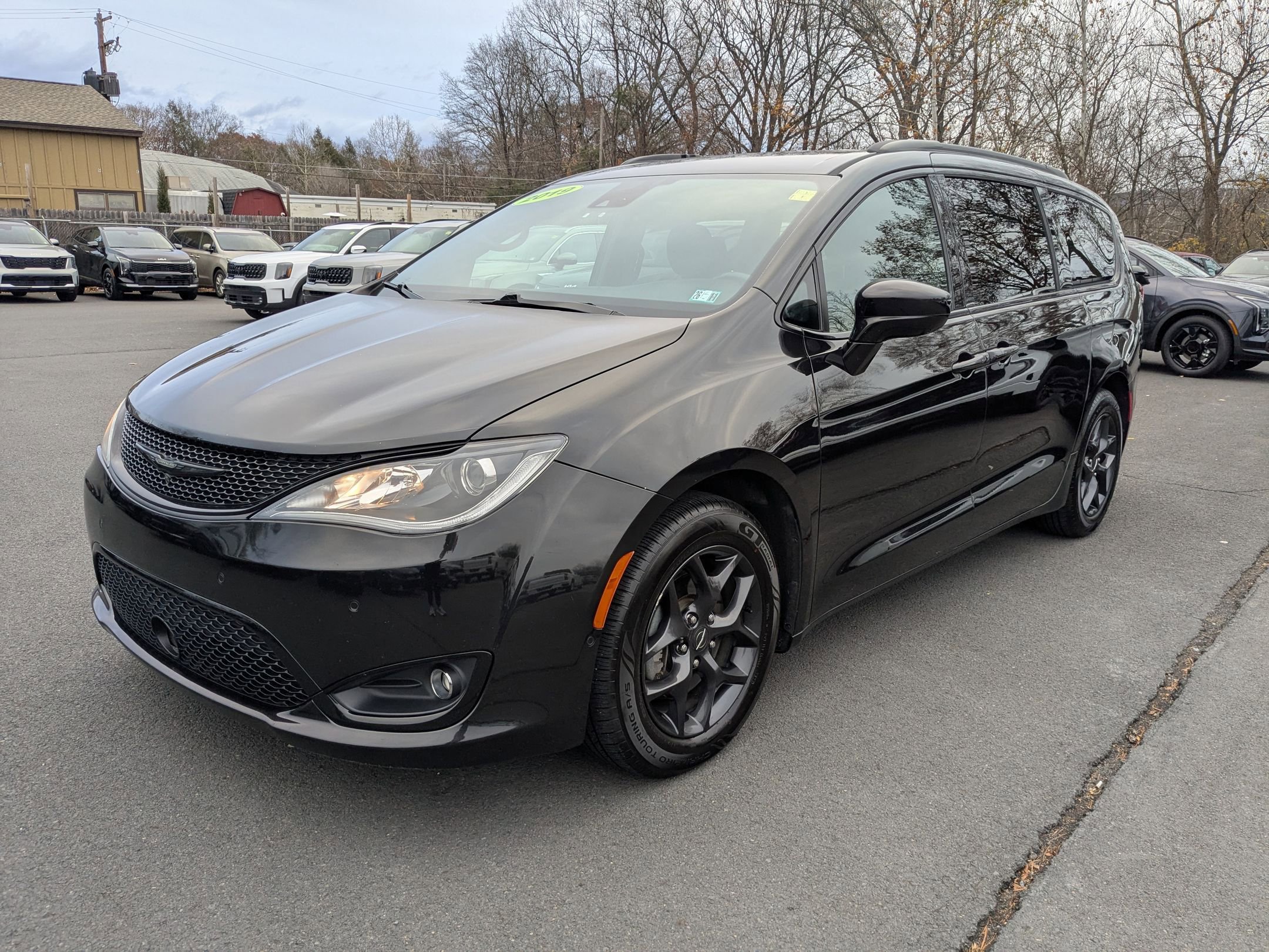 Used 2019 Chrysler Pacifica Touring-L Plus w/ Advanced Safetytec Group image 3