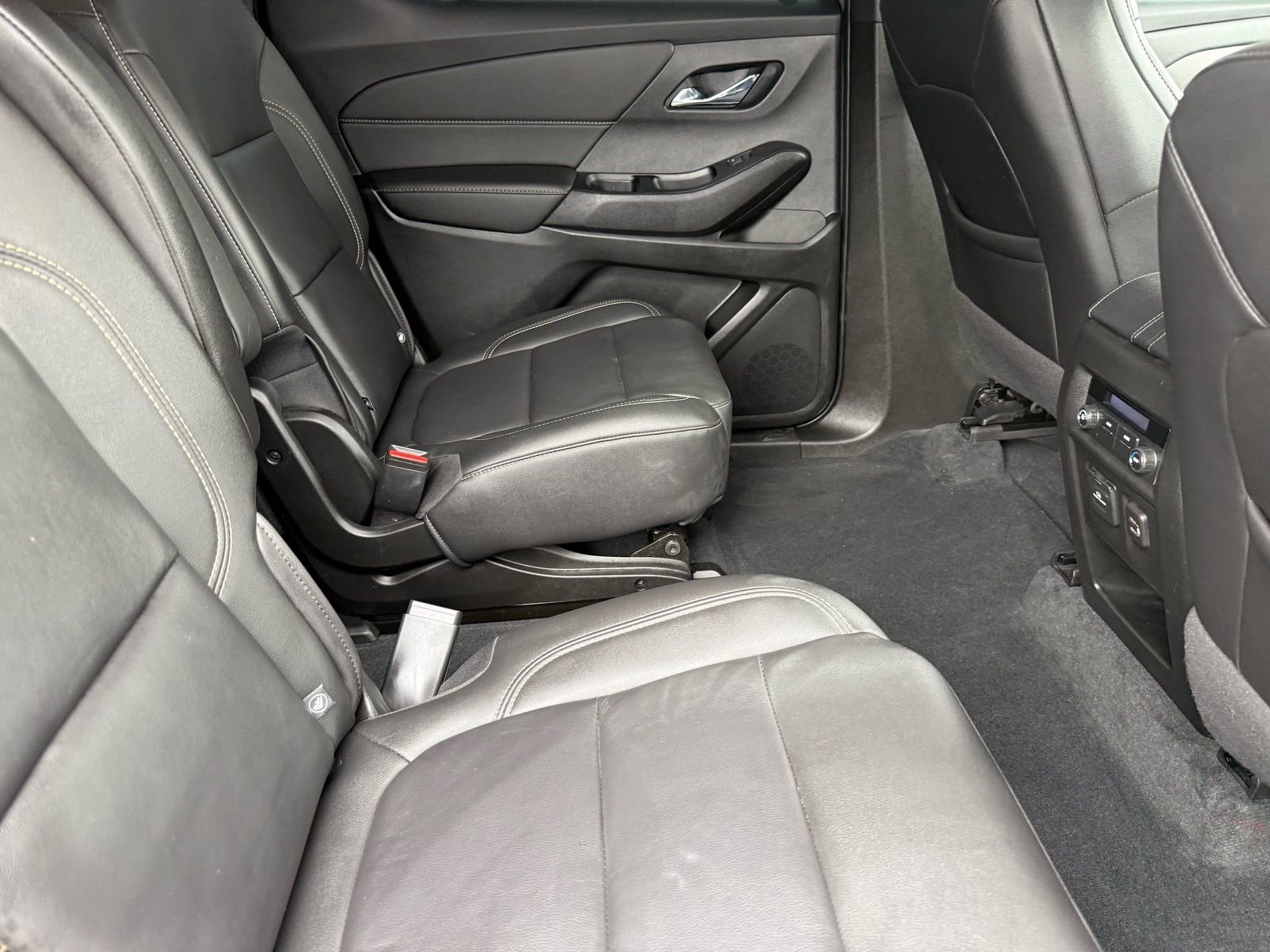 Used 2023 Chevrolet Traverse LT w/ LT Premium Package image 31