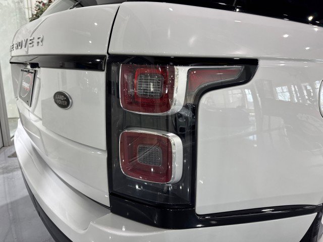 Used 2018 Land Rover Range Rover image 33