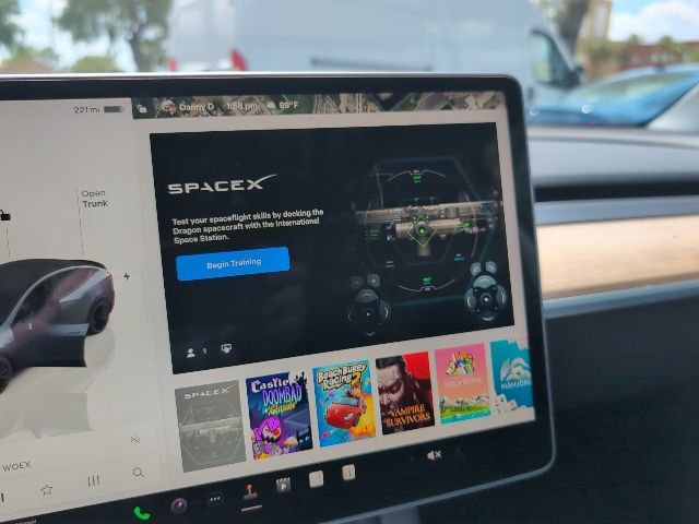 Used 2024 Tesla Model Y Performance image 18