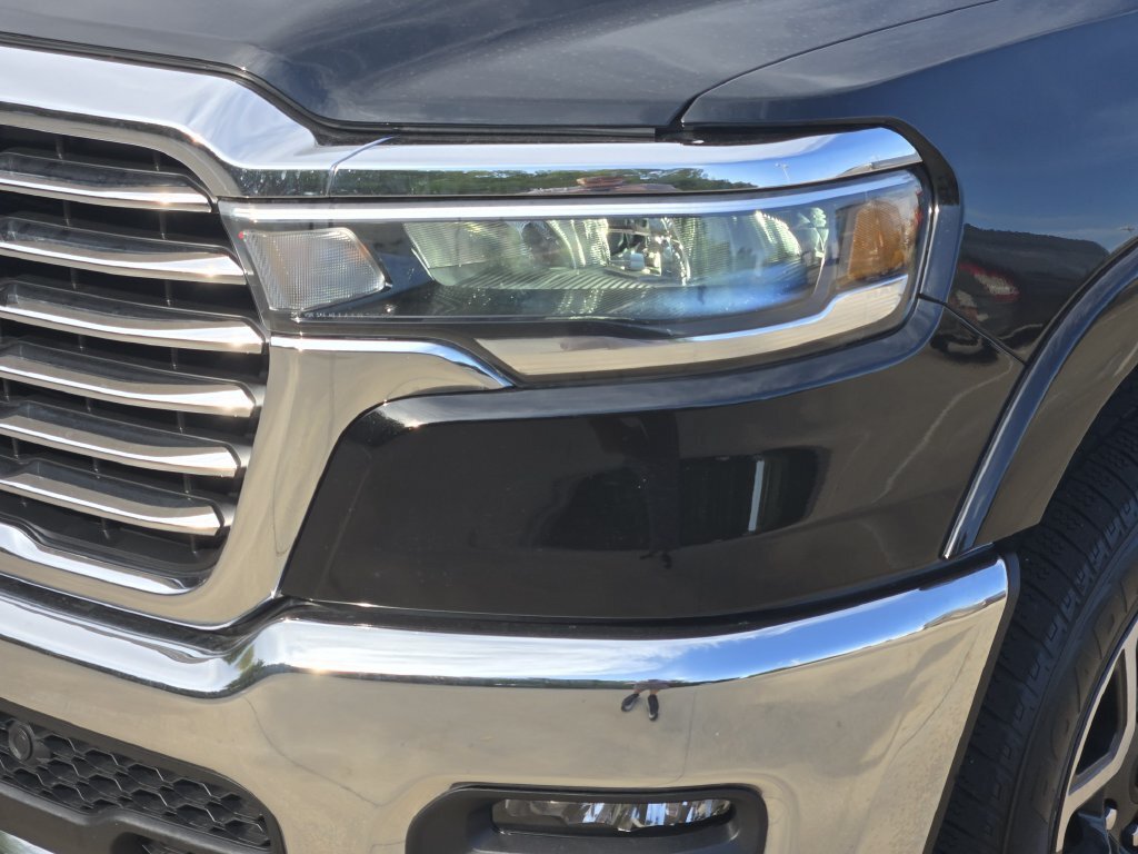 Used 2025 RAM 1500 Laramie AWD/4WD image 12