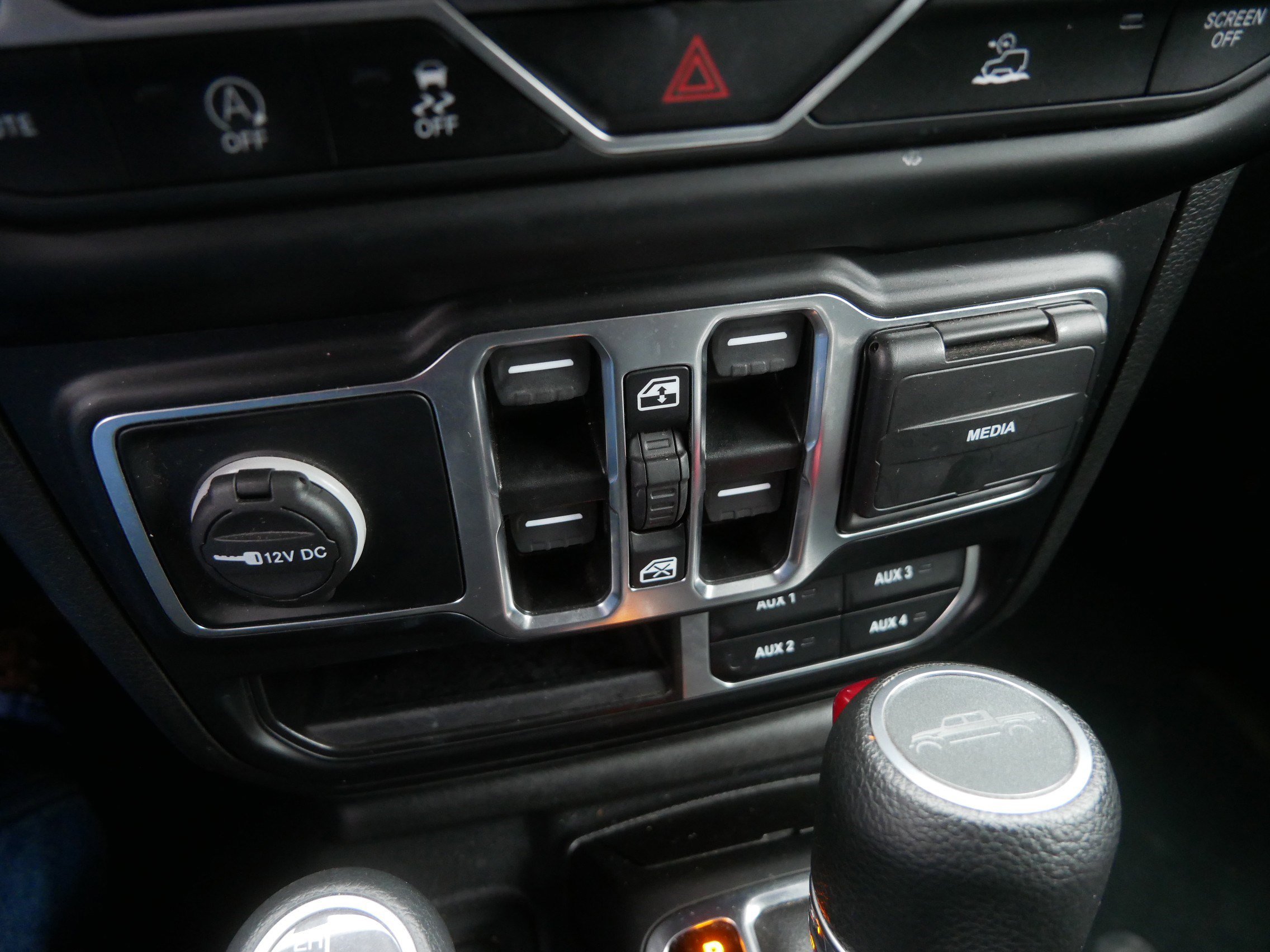Used 2022 Jeep Gladiator Overland w/ Cold Weather Group image 30
