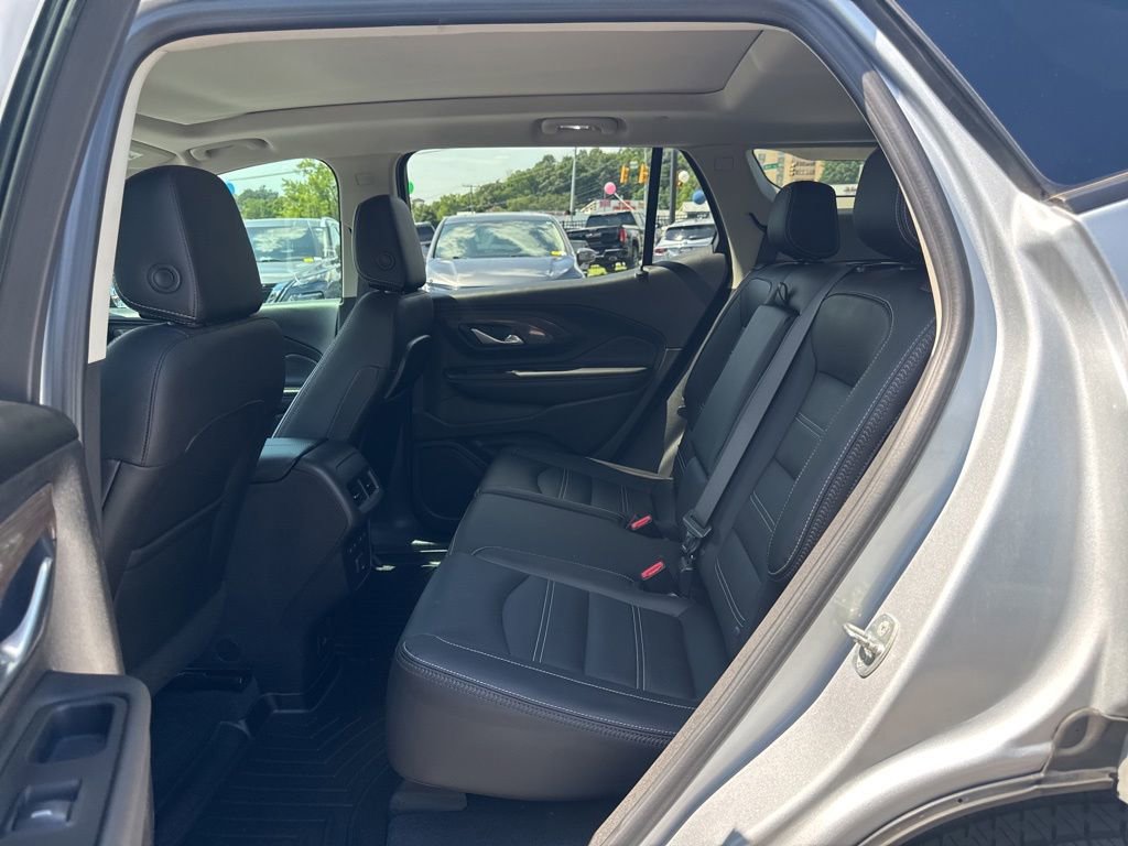 Used 2022 GMC Terrain Denali w/ Denali Premium Package AWD/4WD image 26