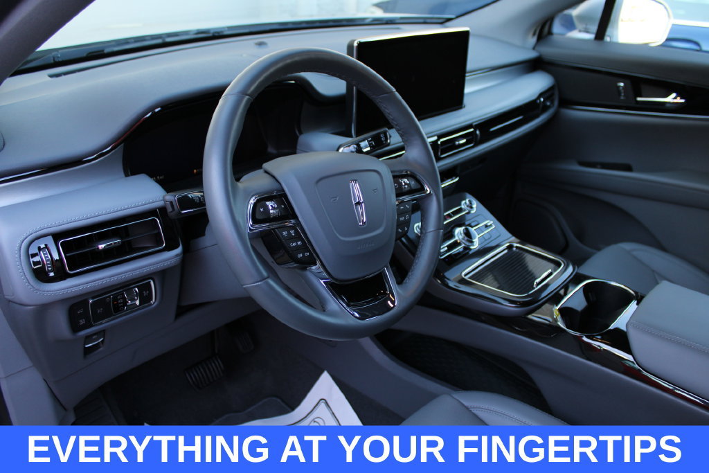 Used 2022 Lincoln Nautilus Reserve AWD/4WD image 2