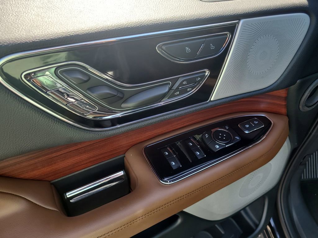 Certified 2024 Lincoln Navigator L Reserve AWD/4WD image 17
