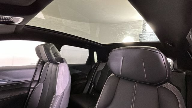 Used 2024 Cadillac Lyriq Tech RWD image 12