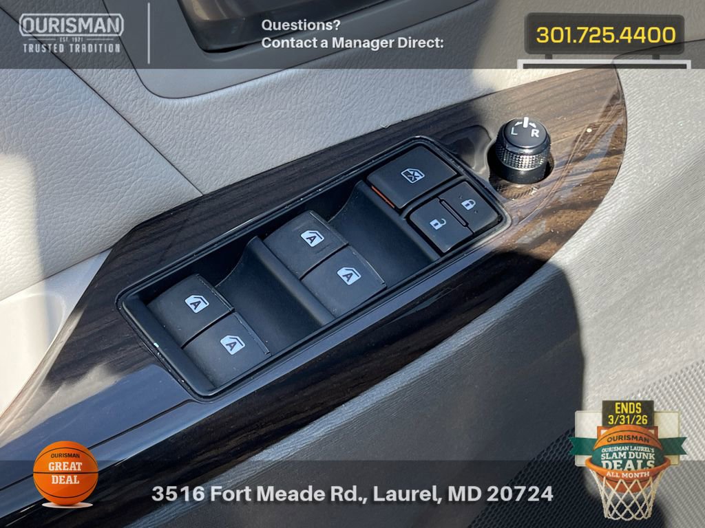 Used 2015 Toyota Sienna XLE w/ XLE Navigation Package image 8