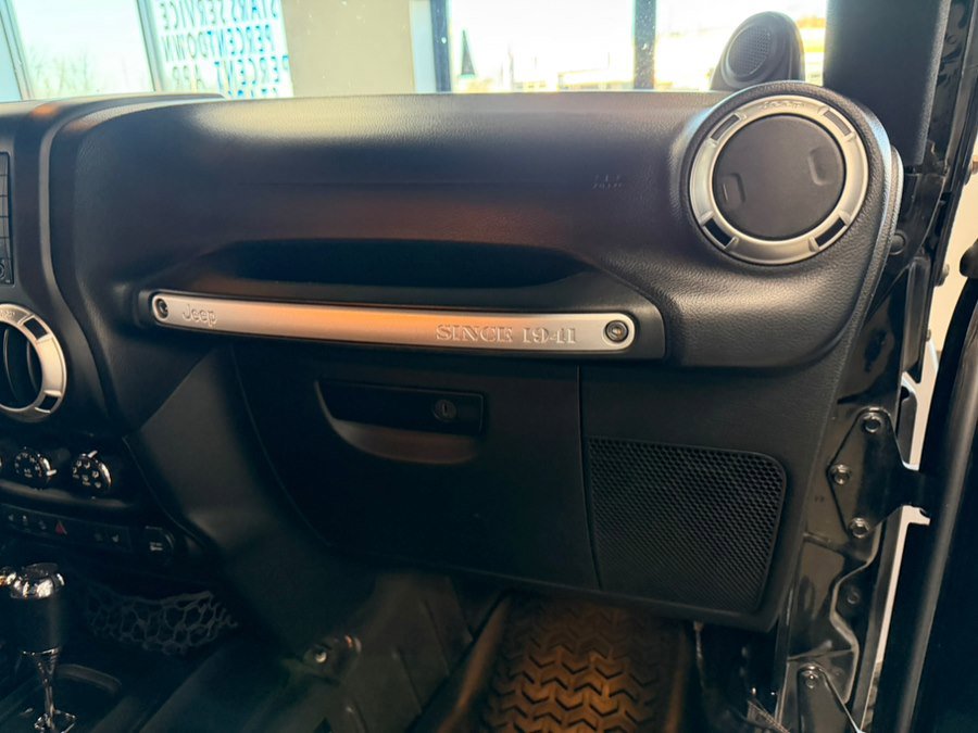 Used 2013 Jeep Wrangler Unlimited Rubicon w/ Connectivity Group image 36