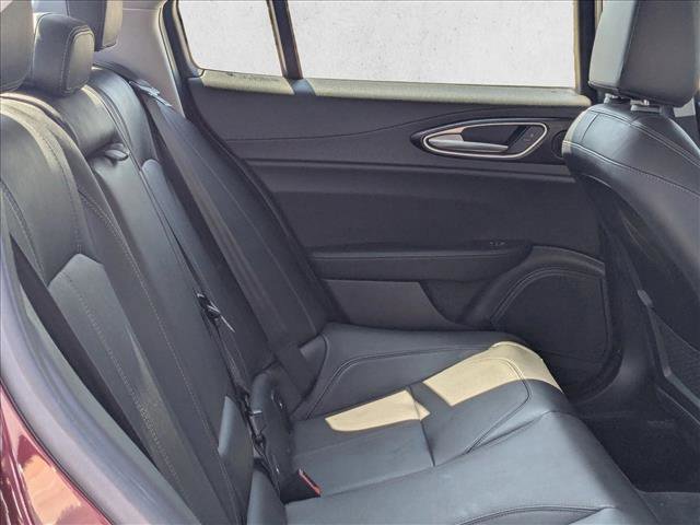 Used 2017 Alfa Romeo Giulia image 20