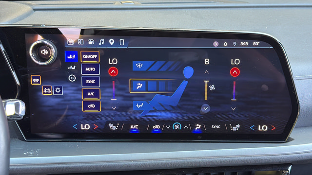 Used 2025 Chevrolet Traverse LT FWD image 21